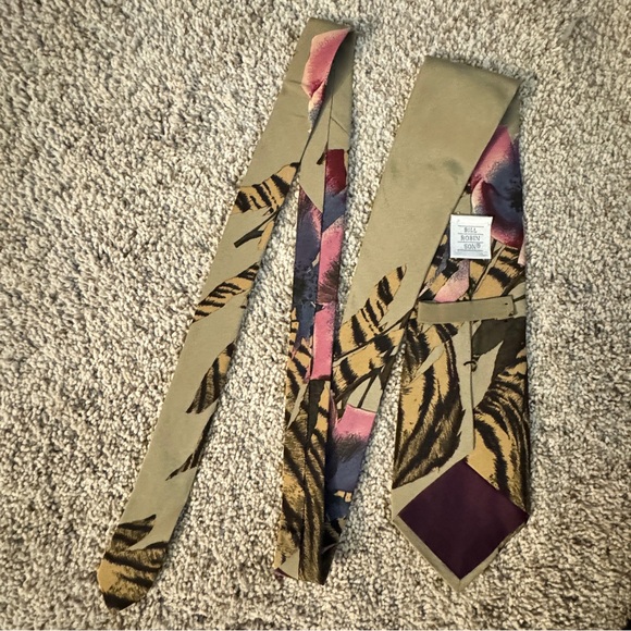 EUC Bill Robin Son 100% Silk Tie Necktie with Tiger Stripes and Flower - Picture 3 of 7